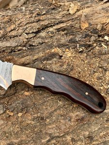 Cuchillo de Chef Estilo Vikingo de 7 Pulgadas Hecho a Mano con Hoja de Cobre Damasco, Mango de Madera, Funda de Cuero y Logotipo Personalizado - Product Image 6