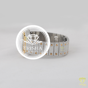 Diseño con elementos de oro blanco y oro amarillo con diamantes de moissanita completamente incrustados - Product Image 2