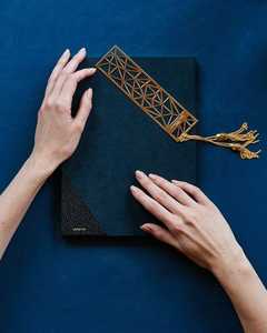 Marque-page en métal artisanal avec gravure personnalisée, citations inspirantes et design décoratif durable - Product Image 5