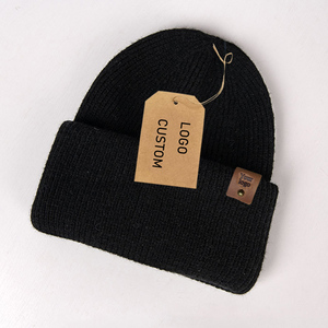 Bonnet d'hiver chaud en mohair tricoté pour hommes et femmes avec étiquette personnalisée – Bonnet en mohair doux et moelleux - Product Image 2