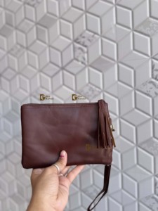 Portefeuille pochette à bracelet en cuir de vachette marron pour femmes de style occidental avec patchs élégants - Product Image 3