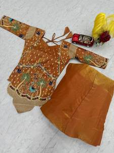 Ensemble Lahenga Choli mi-long en soie pure de style culturel gujarati, avec de magnifiques broderies, idéal pour les prochaines occasions festives. - Product Image 6