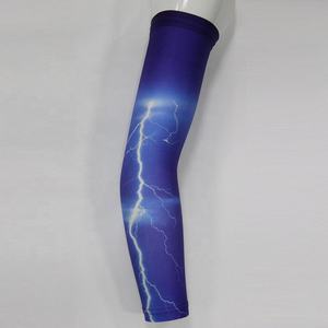 Manchon de cyclisme camouflage violet et bleu personnalisé, imprimé sérigraphié, protection anti-UV, unisexe, pour adulte, en polyester/nylon - Product Image 3