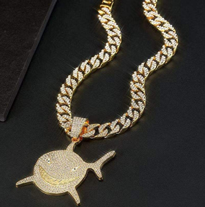 Colgante de Lujo Personalizado de Plata 925 con Moissanita Completa, Diseño de Tiburón Hip-hop, Tendencia Creativa para Parejas, Estilo Cubano - Product Image 3