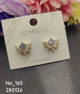 Boucles d'oreilles clous élégantes en acier inoxydable plaqué or de qualité supérieure pour mariage et usage quotidien, disponibles à prix compétitif - Product Image 1