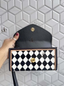 Cartera de Mujer de Cuero Genuino con Diseño a Cuadros Blancos, Estilo Vintage, Hecha a Mano, la Más Vendida - Product Image 3