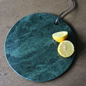 Tabla de cortar clásica de mármol para cocinas tradicionales y modernas que ofrece resistencia, elegancia y durabilidad. - Product Image 1