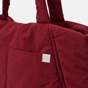 Bolso Acolchado Tipo Tote con Correas de Hombro Cómodas, Interior Espacioso, Tela Suave, Accesorio de Moda para Uso Diario - Product Image 4