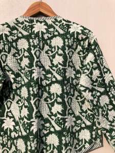 Veste matelassée Kantha réversible vintage, faite à la main en Inde, multicolores, en coton asiatique, avec motifs brodés, bio, taille Queen pour adultes - Product Image 2