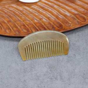 Peines de Cuerno de Vaca Pulidos con Dientes Lisos, Ecológicos, Hechos a Mano, Diseño Moderno para Uso Doméstico a un Precio Muy Económico - Product Image 4