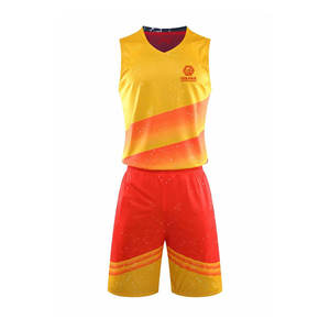 Uniforme de basket-ball pour hommes respirant en polyester 100% fabriqué au Pakistan, design personnalisé, prix bas - Product Image 1