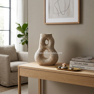 Vase en céramique rustique blanc Madera, style terre cuite, pour la décoration moderne de la maison et les accents intérieurs - Product Image 4