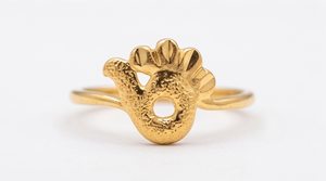 Anillo de Oro con Diseño de Pavo Real de DIVYORO - Product Image 1
