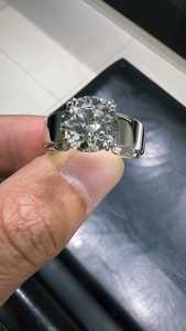 Bague solitaire large en moissanite ronde 5 carats, plaquée rhodium, en argent 925 véritable, cadeau idéal pour anniversaire ou fête entre amis - Product Image 6