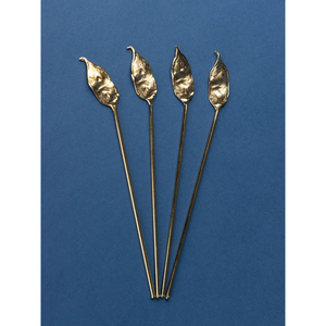 Ensemble de 4 agitateurs à cocktail en acier inoxydable doré, design élégant en forme de feuille de pois, bâtonnets à mélanger en métal pour accessoires de bar - Product Image 1