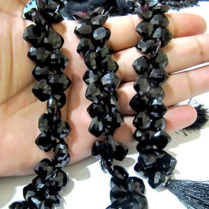 Cuentas de espinela negra natural facetada en forma de cojín cuadrado de 10 mm, hilo de piedras preciosas de 8 pulgadas de largo. - Product Image 1