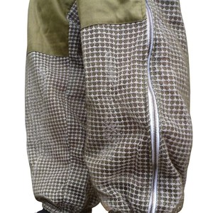 Combinaison de travail moderne et ventilée pour apiculteurs, fabriquée au Pakistan, pour une expérience confortable, tenue professionnelle et sportive. - Product Image 6