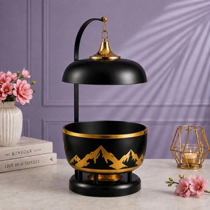 Plat de service décoratif haut de gamme avec cadre en métal noir mat, design époustouflant de paysage de montagne dorée, moderne et suspendu - Product Image 2