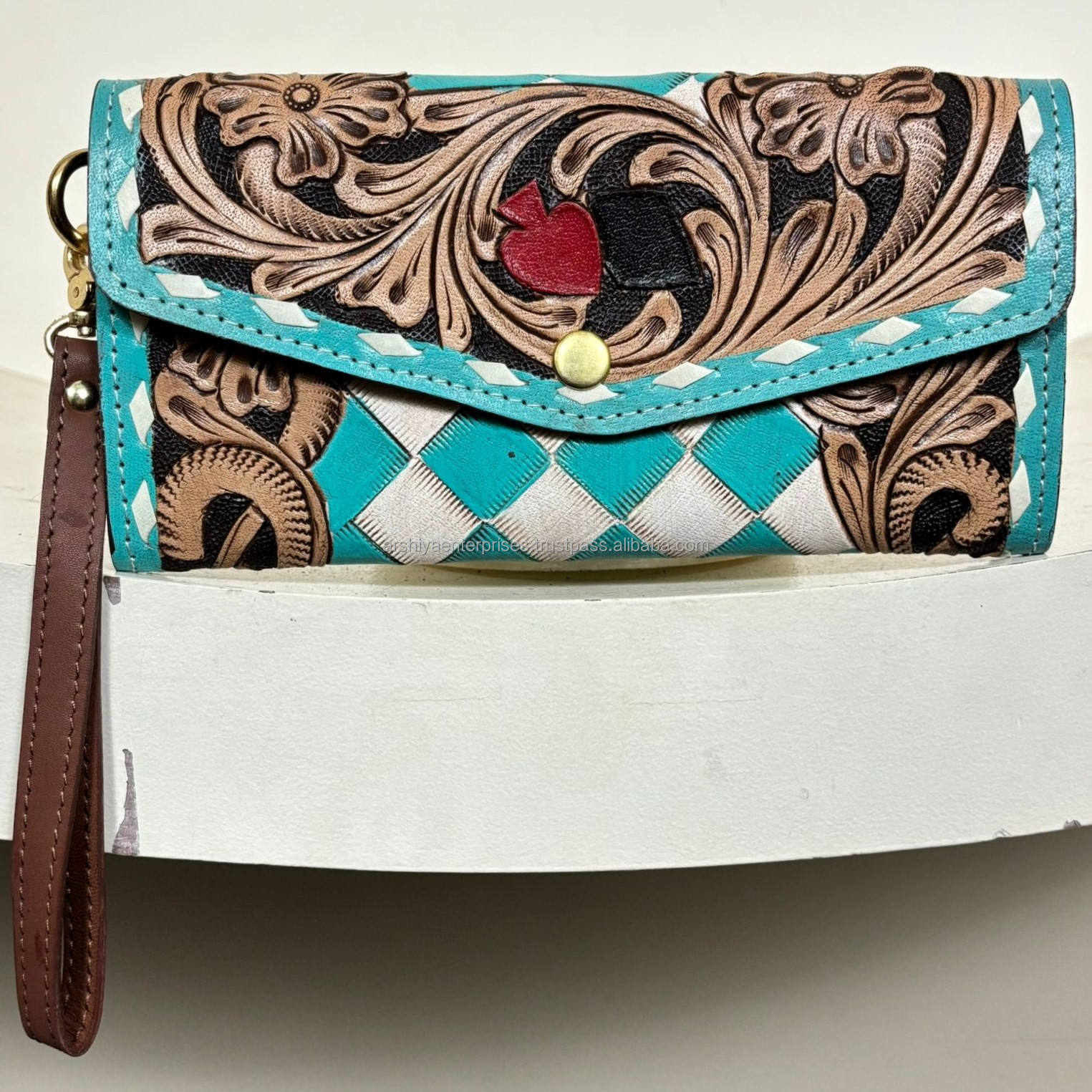 สีน้ำตาล