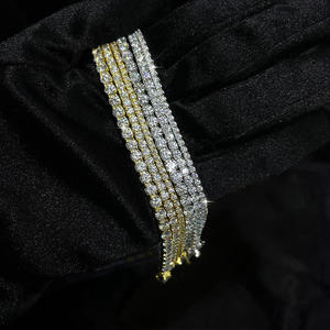 Pulseras de tenis unisex de lujo ligero, chapadas en oro de 10K/18K, con diamantes certificados IGI de corte brillante y duradero. - Product Image 2