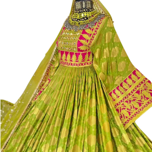 Robe afghane artisanale haut de gamme pour femme, style Kuchi, ethnique, vintage, tribale, avec broderies complexes et manches longues. - Product Image 3