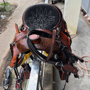 Ensemble de selle western en cuir véritable avec outils de montage en acier inoxydable à motif floral pour l'équitation, le trail, le plaisir et le barrel - Product Image 2
