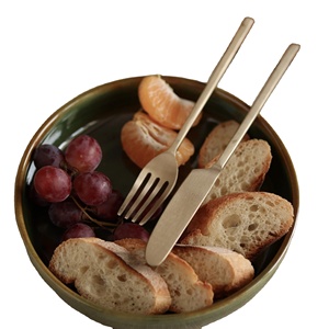 ช้อนสแตนเลสขัดเงาสีทองพร้อมที่จับพื้นผิวที่ออกแบบมาสำหรับคาเฟ่ที่รับประทานอาหารทุกวัน - Product Image 1