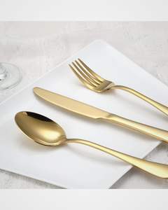 Cubiertos de estilo urbano contemporáneo diseñados para la comodidad de la cena en la ciudad moderna, con un flujo elegante en la mesa y una refinación del estilo de vida. - Product Image 4