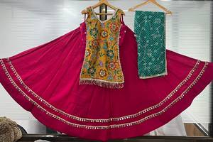 Women <b>Lehenga</b> Choli Set Embroidered Floral Top Purple <b>Skirt</b> Green Dupatta Traditional Indian Pakistani Wedding Wear - Product Image 4
