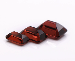 Pierre précieuse naturelle grenat émeraude forme octogonale rouge 4*6 5x7mm certifiée - Product Image 4