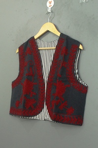<b>Women's</b> Fashionable Breathable Casual V-Neck <b>Waistcoat</b> Black Floral Embroidery Vest with Striped Back - Product Image 2
