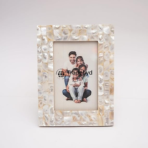 กรอบรูปหรูหราประดับมุกเปลือกหอย งานแฮนด์เมดสร้างสรรค์ พร้อมเคลือบเงา คุณภาพพรีเมียม ของตกแต่งบ้าน โดย Tradebyd - Product Image 1