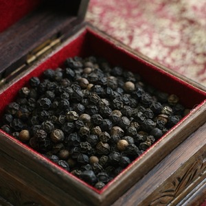 Pimienta Negra India 100% Natural a Granel, Granos de Pimienta Secos de Tamil Nadu para Procesamiento de Alimentos, Comercio de Especias, Exportación al por Mayor - Product Image 1