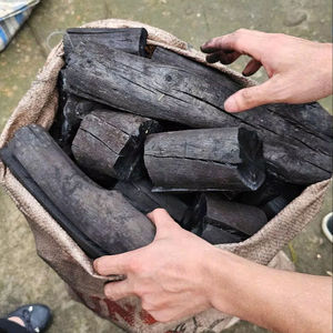 Charbon de bois de haute qualité du Vietnam pour barbecue et grillades, rendement calorifique élevé 7000-8000 Kcal/kg, faible teneur en cendres 3,0-5,0% - Product Image 4