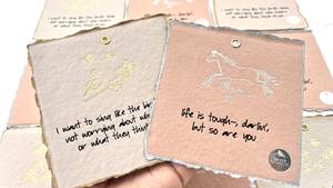 Papel de Algodón Hecho a Mano con Bordes Pintados a Mano, Papel de Arte Premium para Invitaciones de Boda, Venta al Por Mayor en India, OEM - Product Image 4