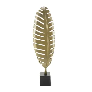 Sculpture moderne en métal plaqué or en forme de feuille, décoration artistique faite à la main pour table de salon - Product Image 1