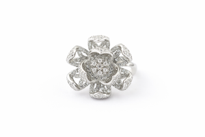 Anillo Floral de Plata de Ley 925 con Incrustaciones de Circonitas, Joyería de Diseño Audaz - Product Image 2