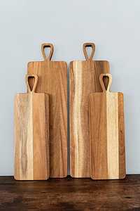 Planche à découper en bois d'acacia naturel avec poignée – 100 % écologique, disponible en deux tailles - Product Image 4
