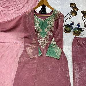 Conjunto de Kurti y Palazzo de Lujo con Bordado de Seda Crujiente y Dupatta de Diseñador - Product Image 1