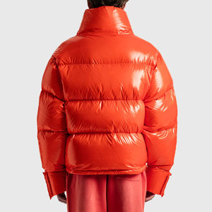 Veste matelassée rouge brillante sur mesure pour fabricant OEM, manteau d'hiver chaud en duvet, col montant, matelassage brillant, vente en gros - Product Image 4