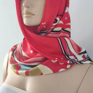 Écharpe carrée élégante en pure soie de mûrier pour femme, collection 2026 - Product Image 6