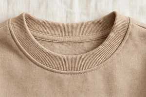 เสื้อสเวตเชิ้ตผู้หญิงสีเบจ คอกลม ผ้าฟลีซผสมฝ้าย ทรงหลวม ปักลายตัวอักษร Sun Joy Rainbow - Product Image 3