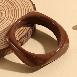 Brazalete de Resina Pulida, Forma Circular, Multicolor, Material Orgánico, Joyería Artesanal Natural - Product Image 5