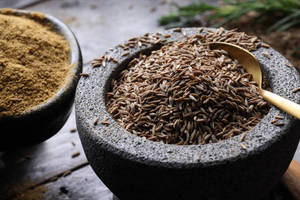 Graines de cumin entières allongées fraîches d'Inde, qualité supérieure, aromatiques naturelles, Jeera, durée de conservation de 24 mois, pour le commerce en gros d'épices - Product Image 4