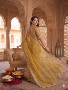 Sari de seda de lujo para fiestas con hermoso borde con cuentas y blusa sin coser con trabajo elaborado. - Product Image 2