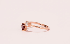 Anillo Unisex de Plata 925 Ajustable con Granate Natural y Circonita Blanca Creada en Laboratorio, Clásico con Microincrustaciones, de Tanya Gems, Ideal para Regalo de Compromiso o Uso en Fiestas - Product Image 5