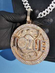 Colgante circular con letra personalizada de moissanita VVS, estilo hip hop, con incrustaciones de dos tonos, colgante de plata 925 chapado en oro para él. - Product Image 5