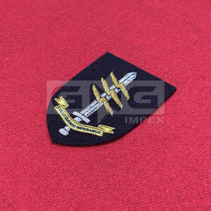 Insignia Bordada a Mano, Escudo Negro con Espada y Rayo Dorado, Insignia Vintage Más Vendida - Product Image 5