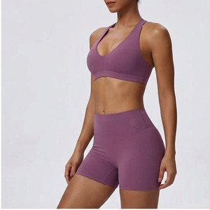 Ensemble de shorts de yoga pour femmes, personnalisé, de haute qualité, sans couture, couleur unie, 2 pièces, sans manches, taille élastique, vêtements de sport pour la salle de sport - Product Image 6