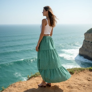 Elegante falda gitana Bohemia para mujer Estampado en bloque blanco y verde Hecho de puro algodón - Product Image 1